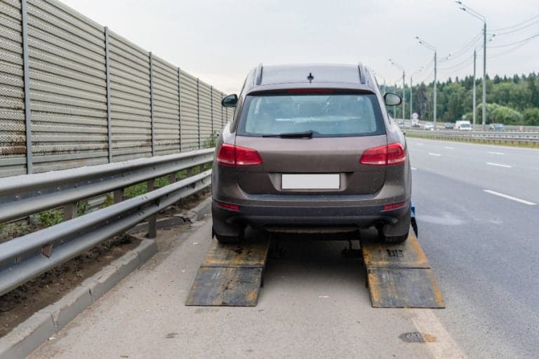 broken suv on highway auckland car wreckers
